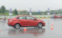 重塑小型车标准 锐3让纳